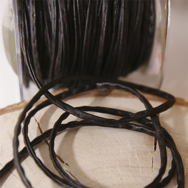 Шнур декоративный из кожзама 3 мм. Цвет чёрно-коричневый