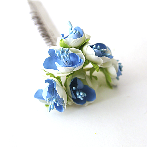 Букетик тканевых цветочков 6 штук с тычинками, цвет кремово-голубой