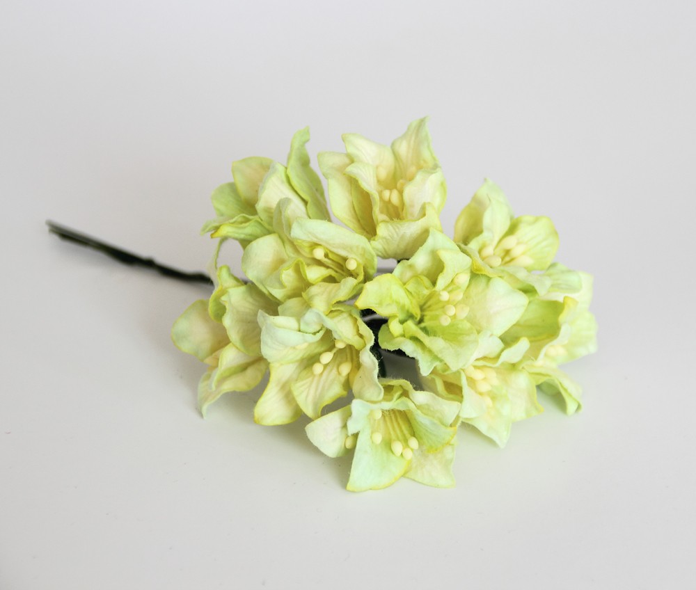 Букет лилий 4 см, цвет светло-зелёный