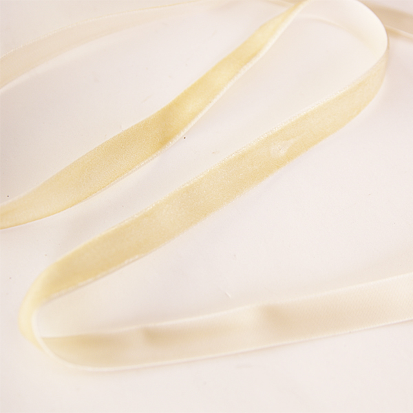 Лента бархатная 12 мм. Цвет кремовый