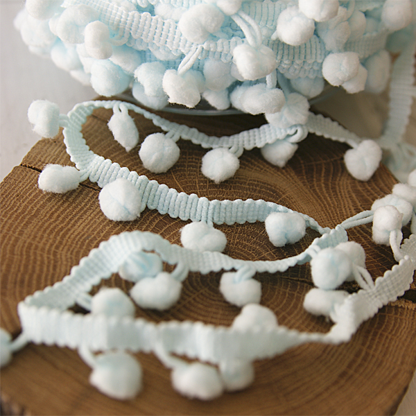 Тесьма с помпонами 0,9 см, цвет зимний голубой