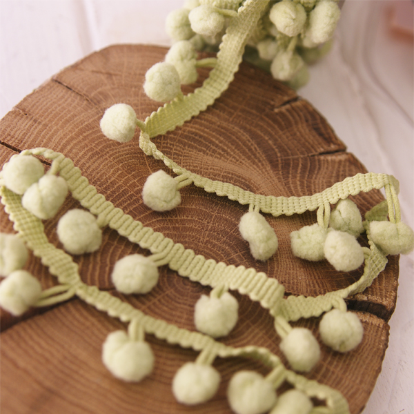 Тесьма с помпонами 0,9 см, цвет весенняя листва