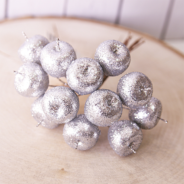 Букет яблок в серебре.