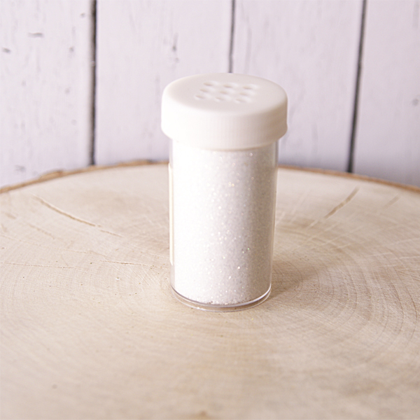 Блёстки рассыпчатые. Цвет белый.