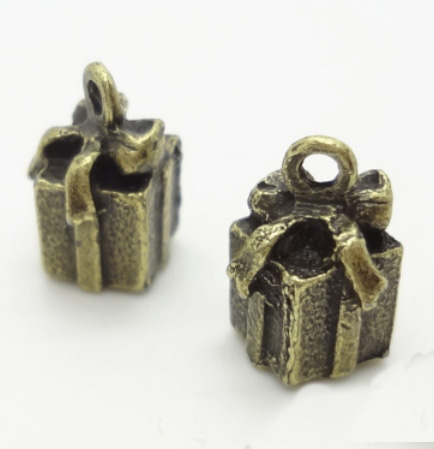 Подвеска металлическая "Подарочек объёмный". Цвет античный бронзовый.