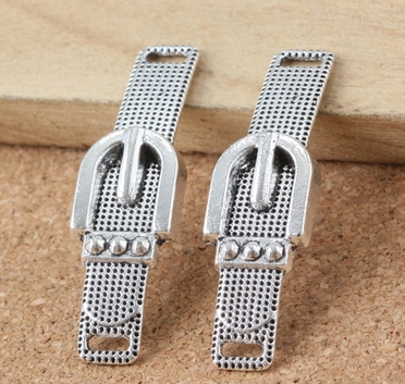 Подвеска металлическая "Пряжка". Цвет серебряный