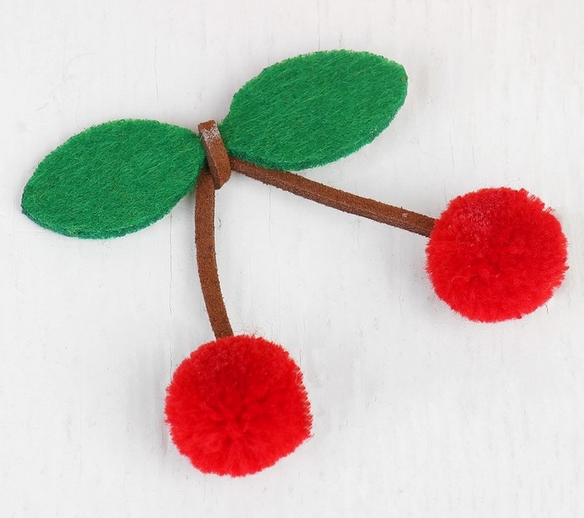 Вишенки-помпоны с веточками из фетра (830)