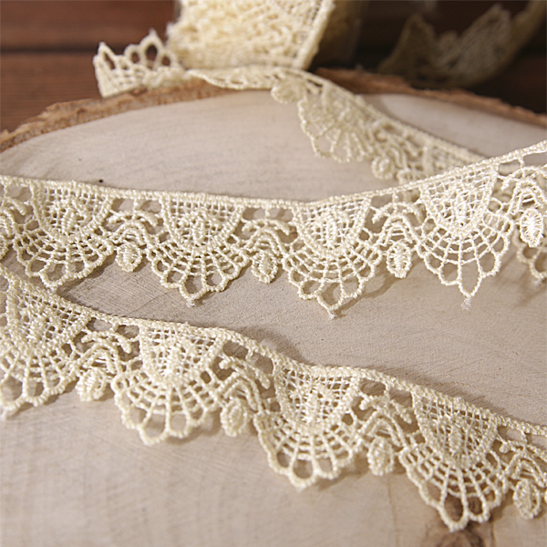 Кружево гипюрное "Треугольный орнамент 2,5 см", цвет бледный жёлтый