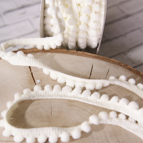 Тесьма с помпонами Blitz, цвет молочный белый