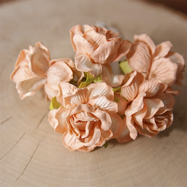 Букет роз 4 см с тиснёнными лепестками, цвет персиковый с белым