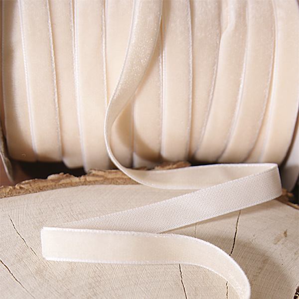 Лента бархатная 9 мм. Цвет персиковый крем