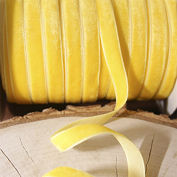 Лента бархатная 9 мм. Цвет жёлтый