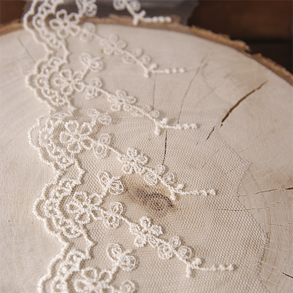 Кружево на сетке 7,5 см с цветами, цвет кремовый