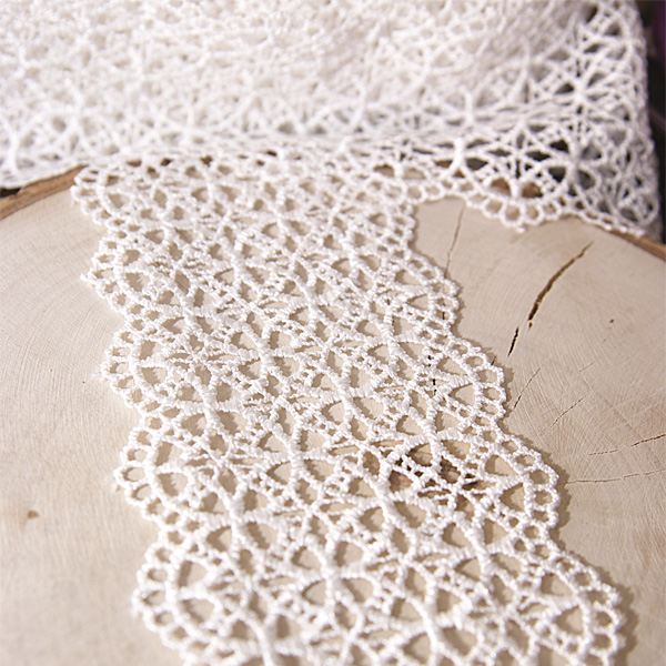 Кружево гипюрное 8 см "Орнамент с кругами", цвет белый