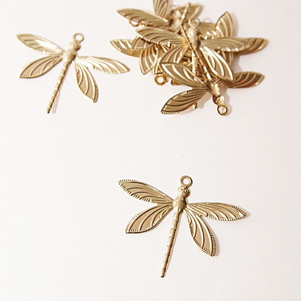 Подвеска металлическая "Стрекоза", цвет золотой (483)