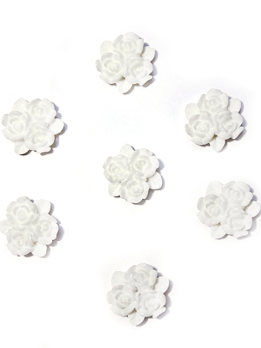 Акриловое украшение "Три розочки", цвет белый (487)