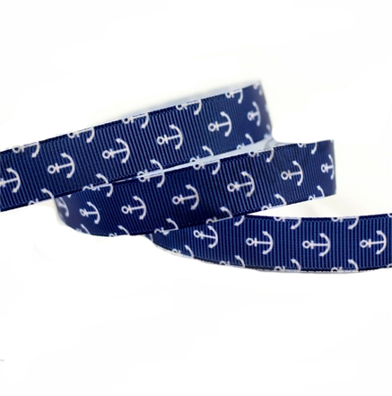 Лента репсовая 22 мм с рисунком "Белые якоря на синем".