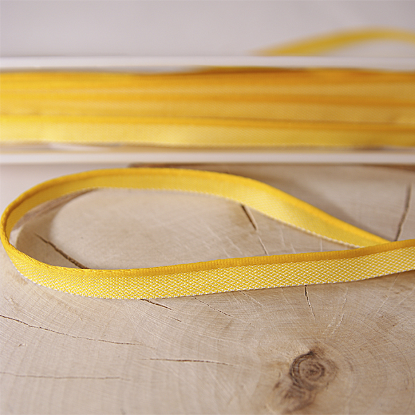 Лента для каптала жёлтая, жёлтая окантовка, ширина 0,8 см.