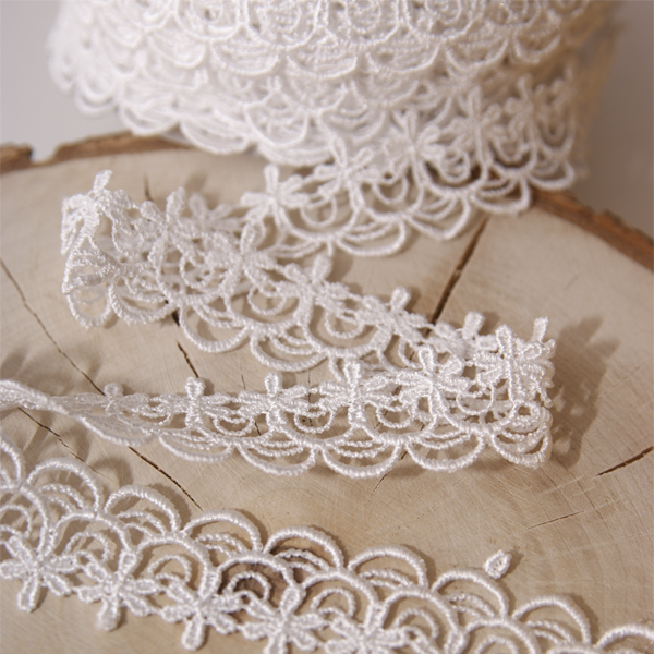 Гипюр ажурный 25 мм "Цветочки и фестоны", цвет белый