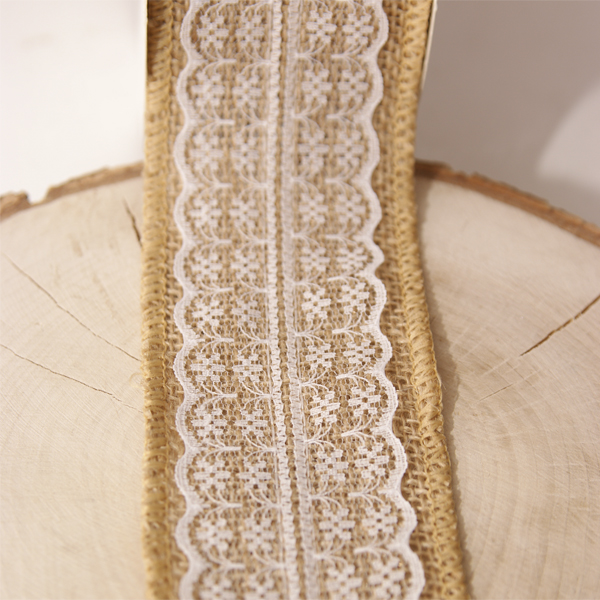 Лента джутовая с кружевом по центру 60 мм