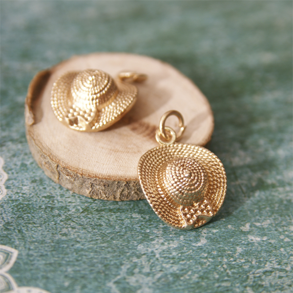 Подвеска металлическая "Соломенная шляпка". Цвет золотой