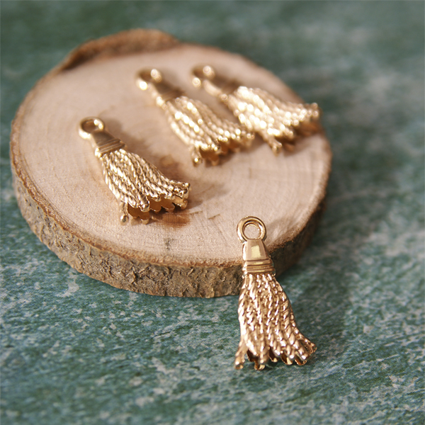 Подвеска металлическая "Кисточка". Цвет золотой. (301)