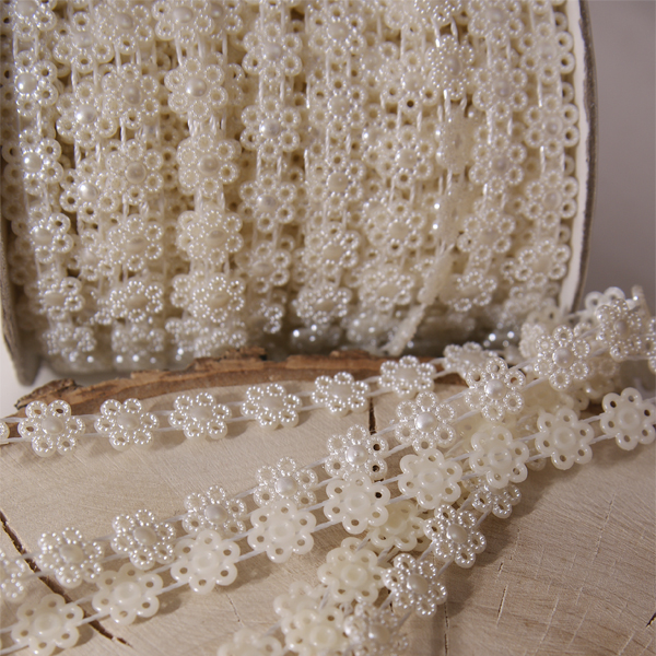 Нить из перламутровых цветочков 6 лепестков, цвет слоновая кость