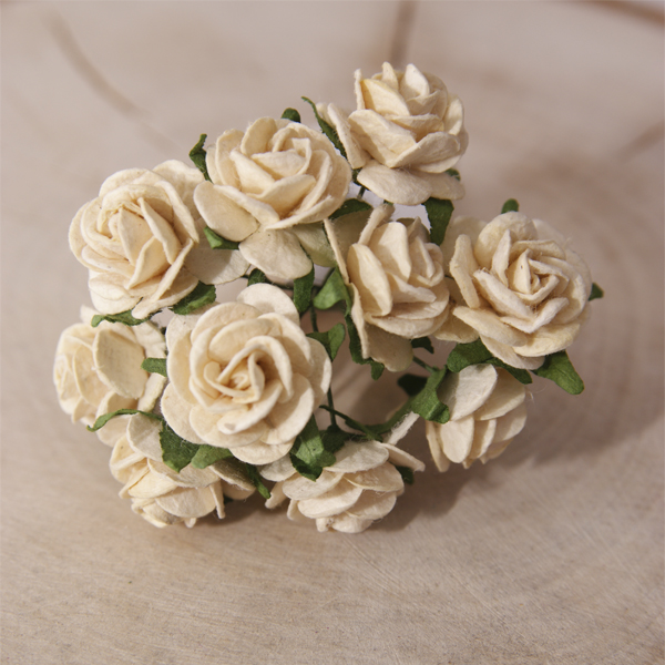 Букет розочек открытых 2 см. Цвет кремовый