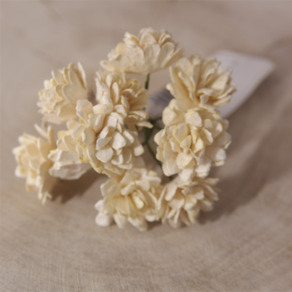 Букет хризантем 2 см, цвет кремовый