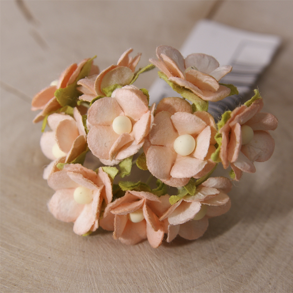 Букет цветов вишни с листочками 15 мм. Цвет персиковый