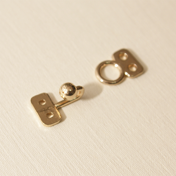 Застёжка -крючок 25 х 10 мм, цвет золотой (528)