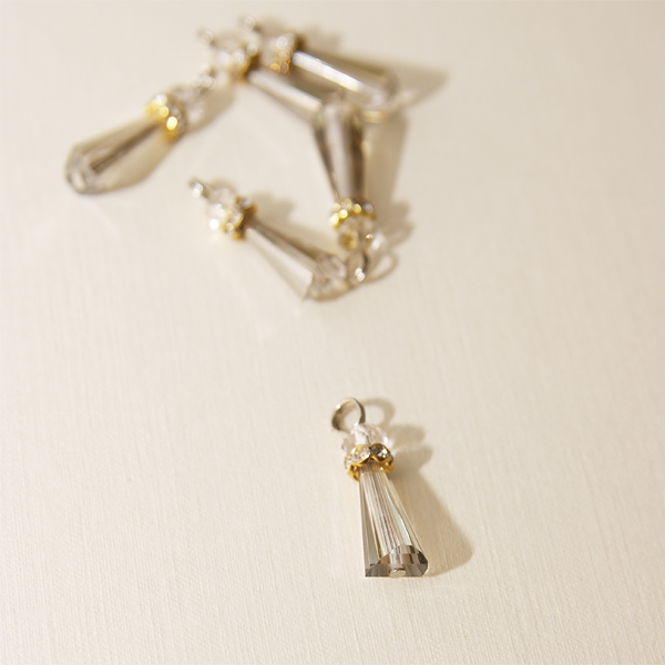 Подвеска акриловая "Кисточка", цвет серый (529)