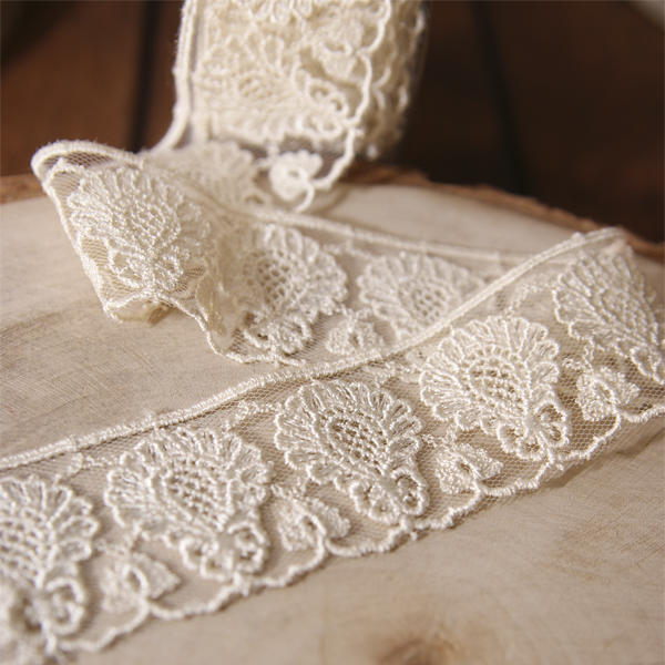 Кружево на сетке 3,5 см "Хвост павлина", цвет кремовый