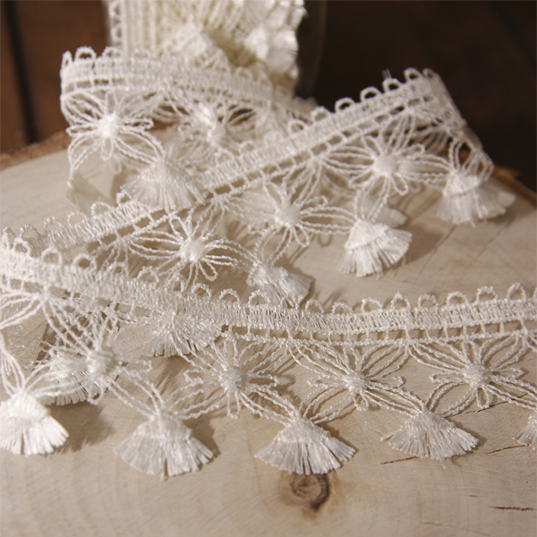 Кружево гипюрное 4 см "Кисточки", цвет молочный белый