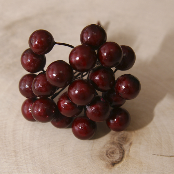 Ягоды на проволоке, цвет красный