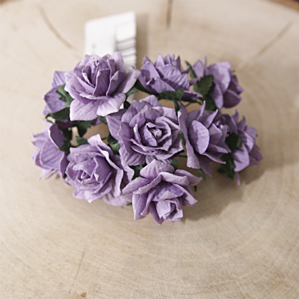 Букет роз с острыми лепестками. Цвет сиреневый