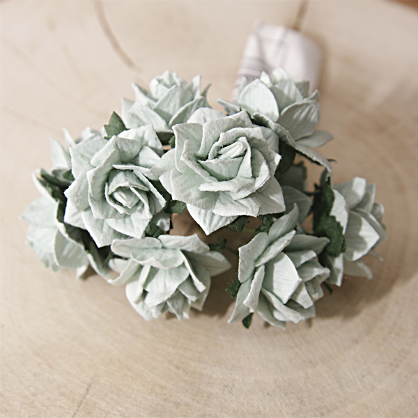 Букет роз с острыми лепестками. Цвет мятный голубой