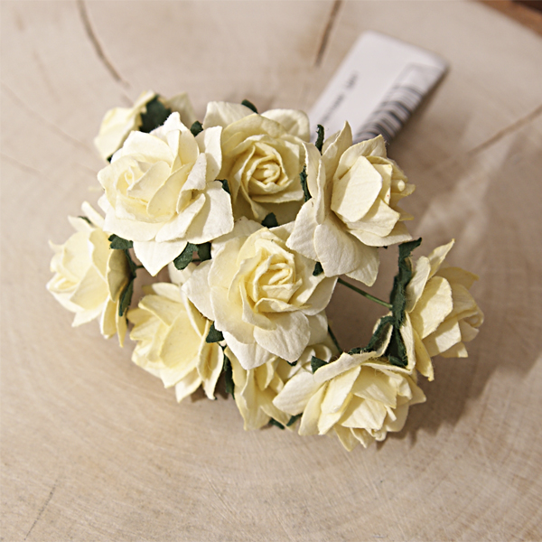 Букет роз с острыми лепестками. Цвет светлый жёлтый