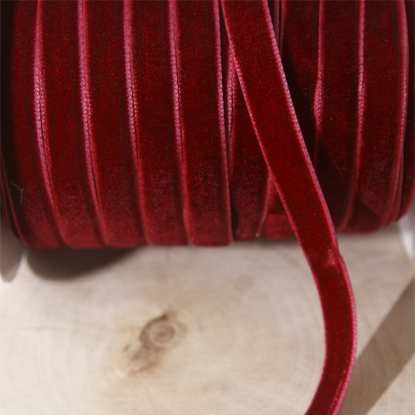 Лента бархатная 9 мм. Цвет красно-бордовый
