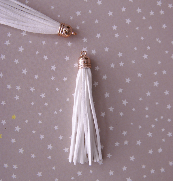 Кисточка замшевая длинная, цвет белый (542)