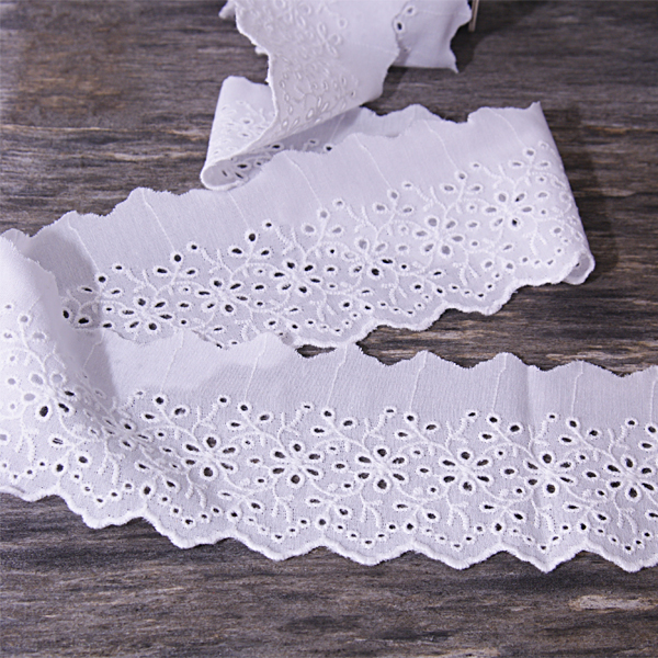 Шитьё хлопковое 7 см "Цветочки", цвет белый