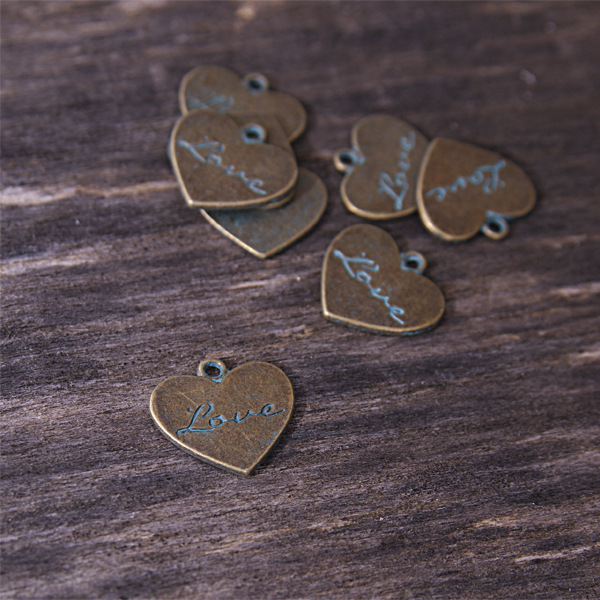 Подвеска "Сердце Love",цвет античный бронзовый с патиной (594)