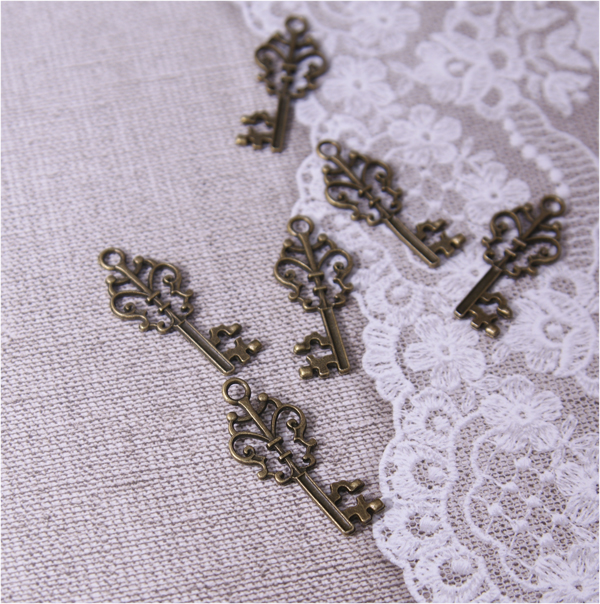 Подвеска металлическая "Ключик резной". Цвет античный бронзовый. (222)