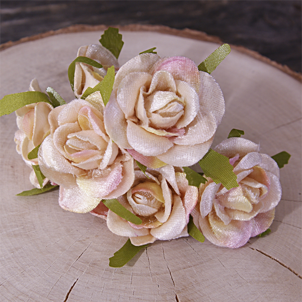 Букет бархатных роз, цвет кремовый с розовым