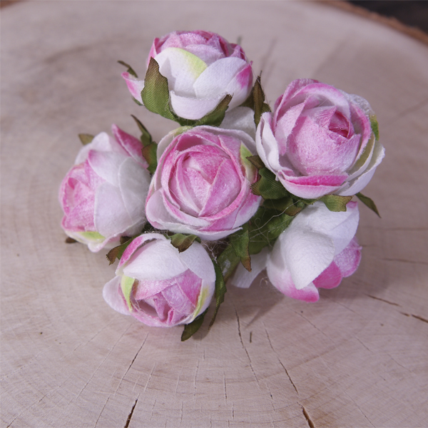 Букет бархатных бутонов роз, цвет белый с розовым