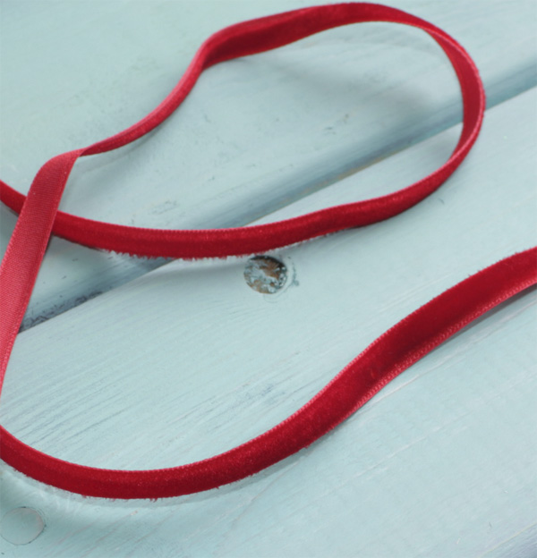 Лента бархатная 6 мм. Цвет красный..