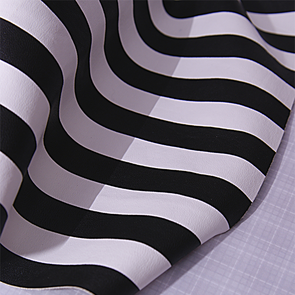 Кожзам 34 х 48 см, чёрно-белая полоска широкая