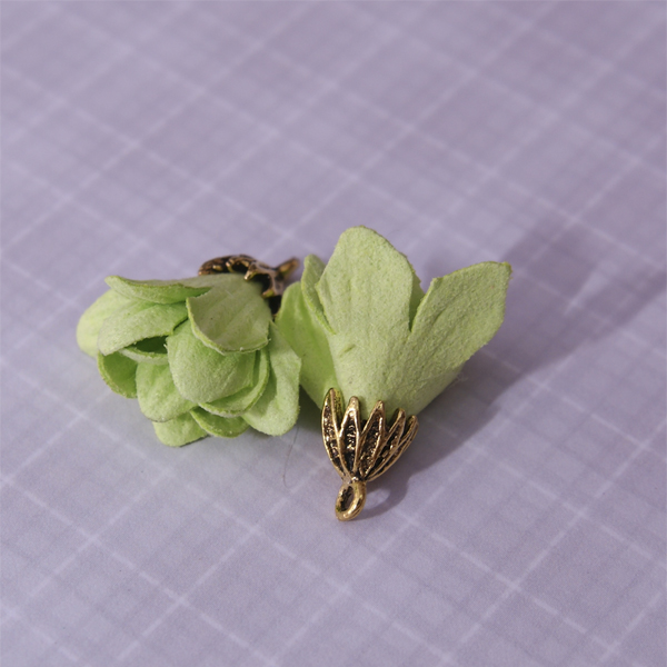 Кисточка замшевая - цветочек, цвет салатовый (612-1)