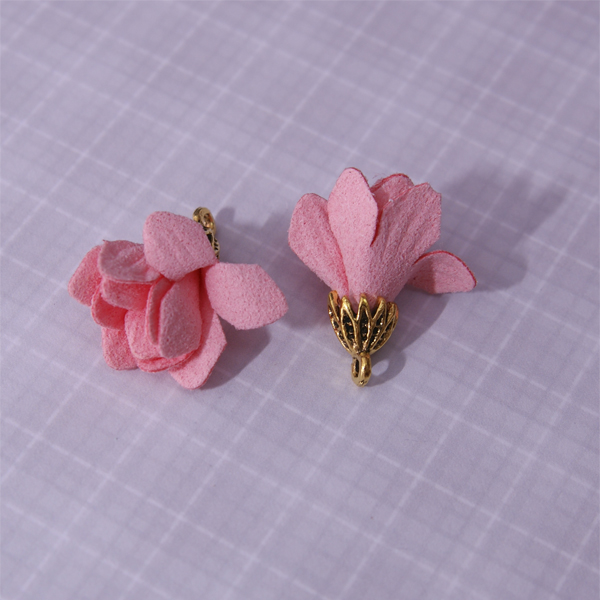 Кисточка замшевая - цветочек, цвет розовый (612-3)