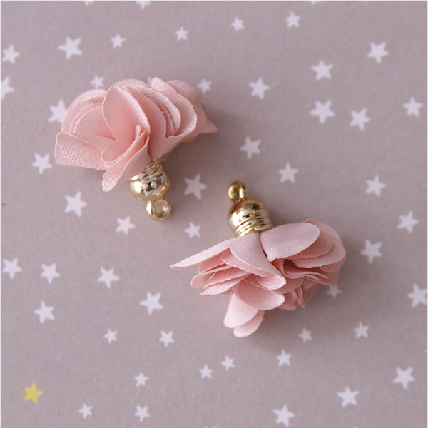 Подвеска - тканевый цветочек, цвет персиково-розовый (613-1)